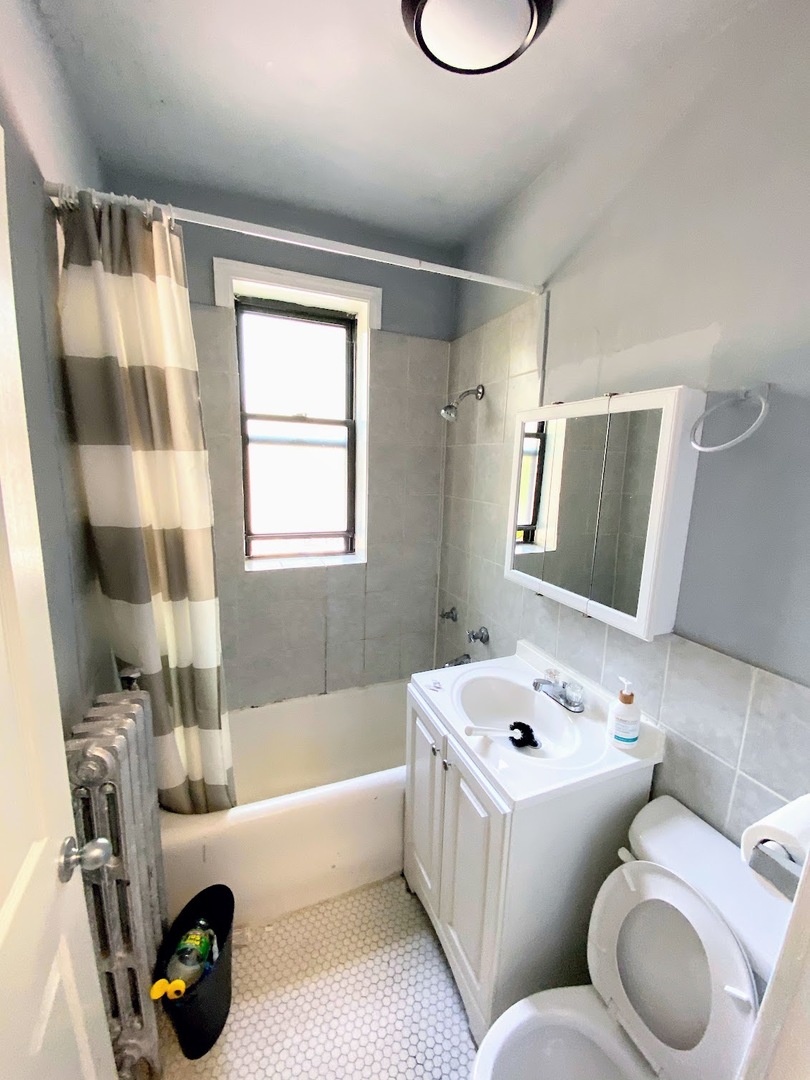 839 West Sheridan Road, Unit 214 Chicago, IL 60613 - Photo 9 of 12 Gallery Image 9
