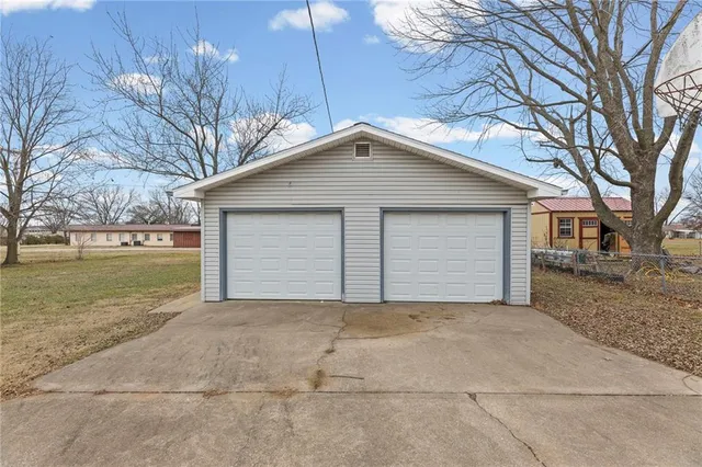 $129,000 | 1306 Northwestern Street, Iola, KS 66749