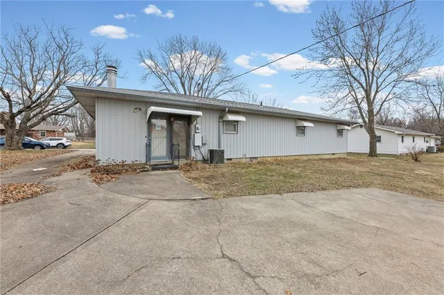 $129,000 | 1306 Northwestern Street, Iola, KS 66749