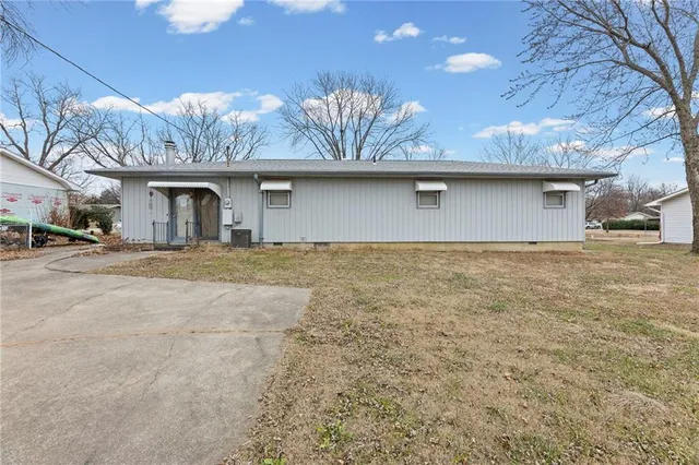 $129,000 | 1306 Northwestern Street, Iola, KS 66749