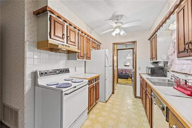 $129,000 | 1306 Northwestern Street, Iola, KS 66749