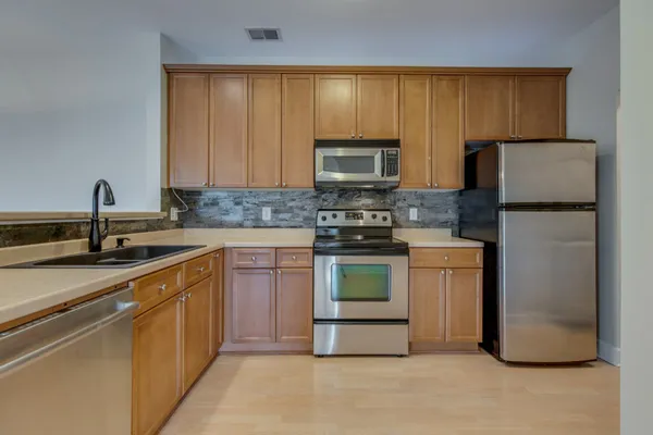 $1,695 | 7005 Lenox Village Drive, Unit C12, Nashville, TN 37211