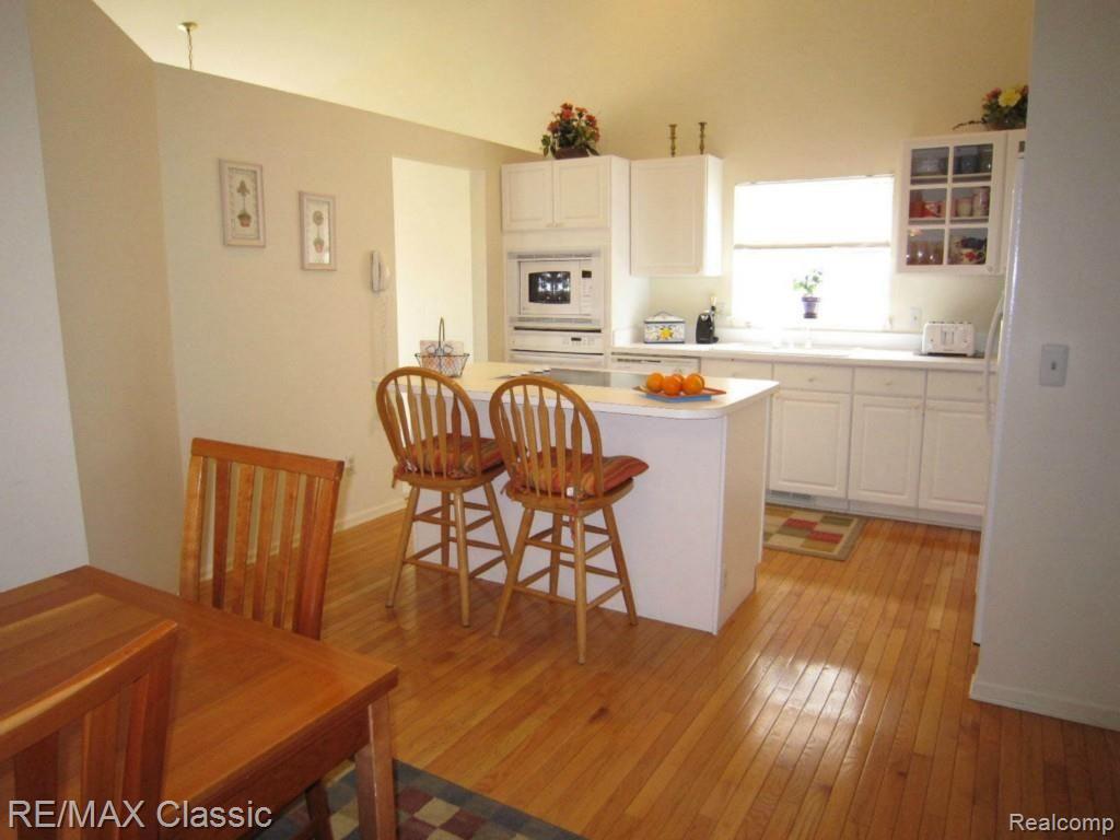 5297 Simpson Lake Road, Unit 80 West Bloomfield, MI 48323 - Photo 9 of 18 simpson kit5.jpg