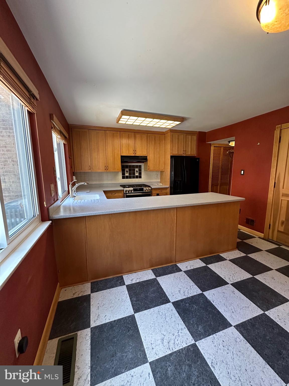 11152 Forest Edge Drive Reston, VA 20190 - Photo 102 of 102 Kitchen