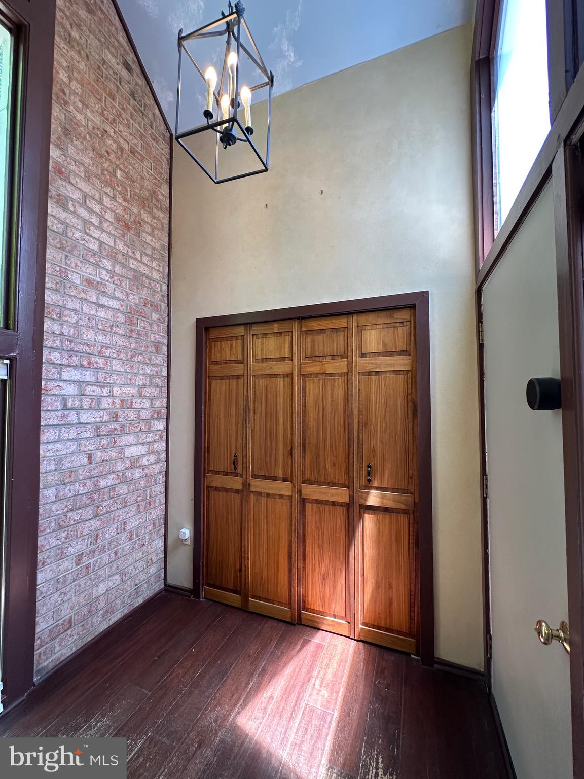 11152 Forest Edge Drive Reston, VA 20190 - Photo 2 of 102 Foyer