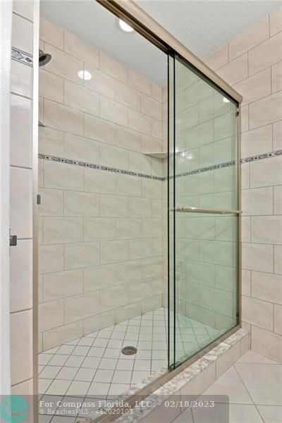 121 Landward Drive Jupiter, FL 33477 - Photo 33 of 43 a bathroom with a shower