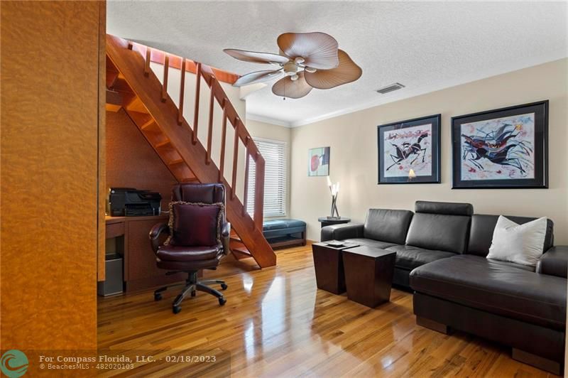 121 Landward Drive Jupiter, FL 33477 - Photo 34 of 43 a living room with furniture