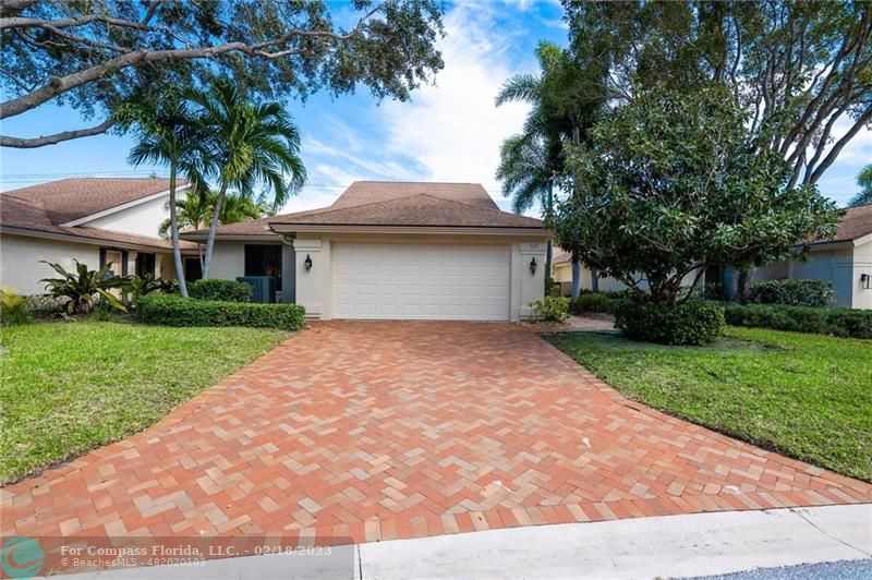 121 Landward Drive Jupiter, FL 33477 - Photo 42 of 43 a front view of house with yard and green space