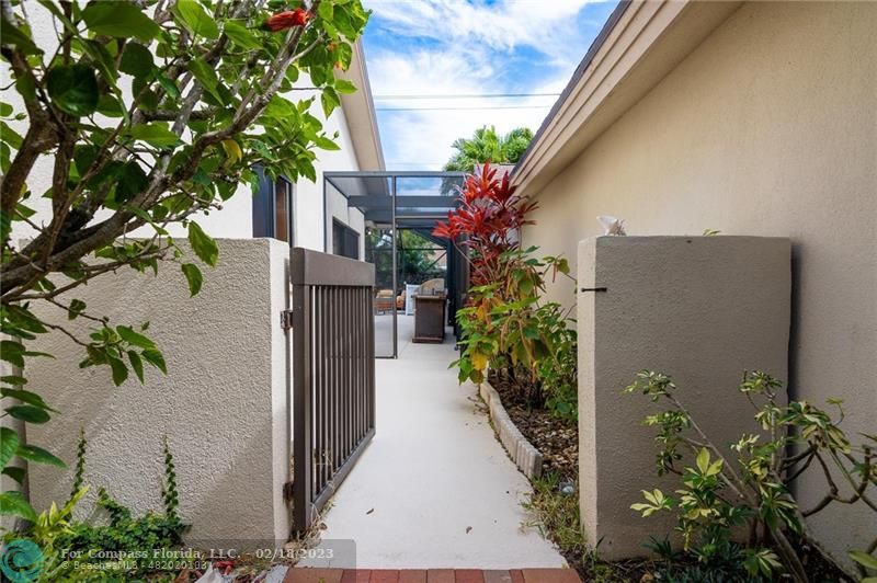 121 Landward Drive Jupiter, FL 33477 - Photo 5 of 43 front view of a house