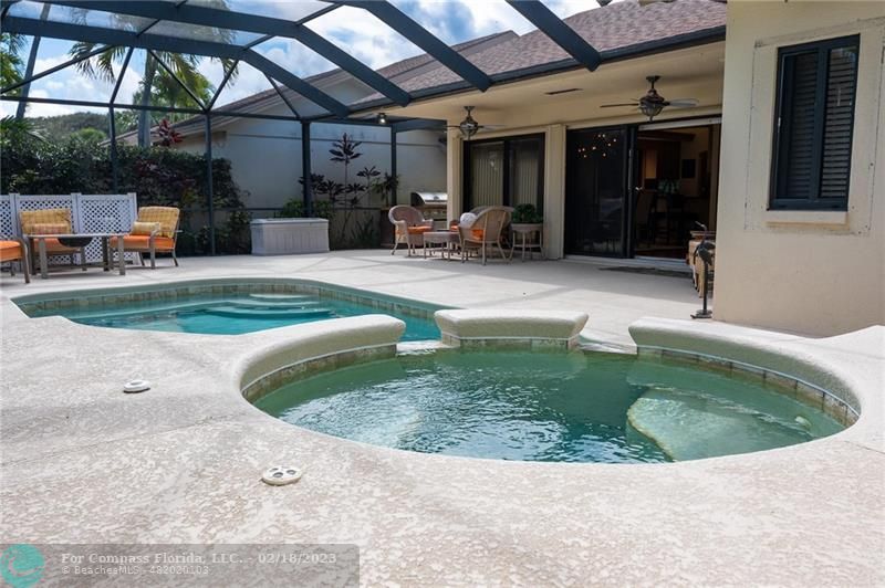 121 Landward Drive Jupiter, FL 33477 - Photo 9 of 43 a view of a backyard with sitting area