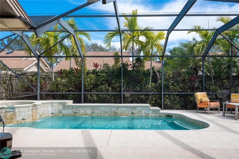 121 Landward Drive Jupiter, FL 33477 - Photo 10 of 43 a backyard of a house with lots of green space and fountain