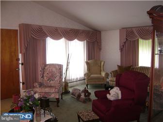 204 East Mill Road Flourtown, PA 19031 - Photo 4 of 11 Living Room