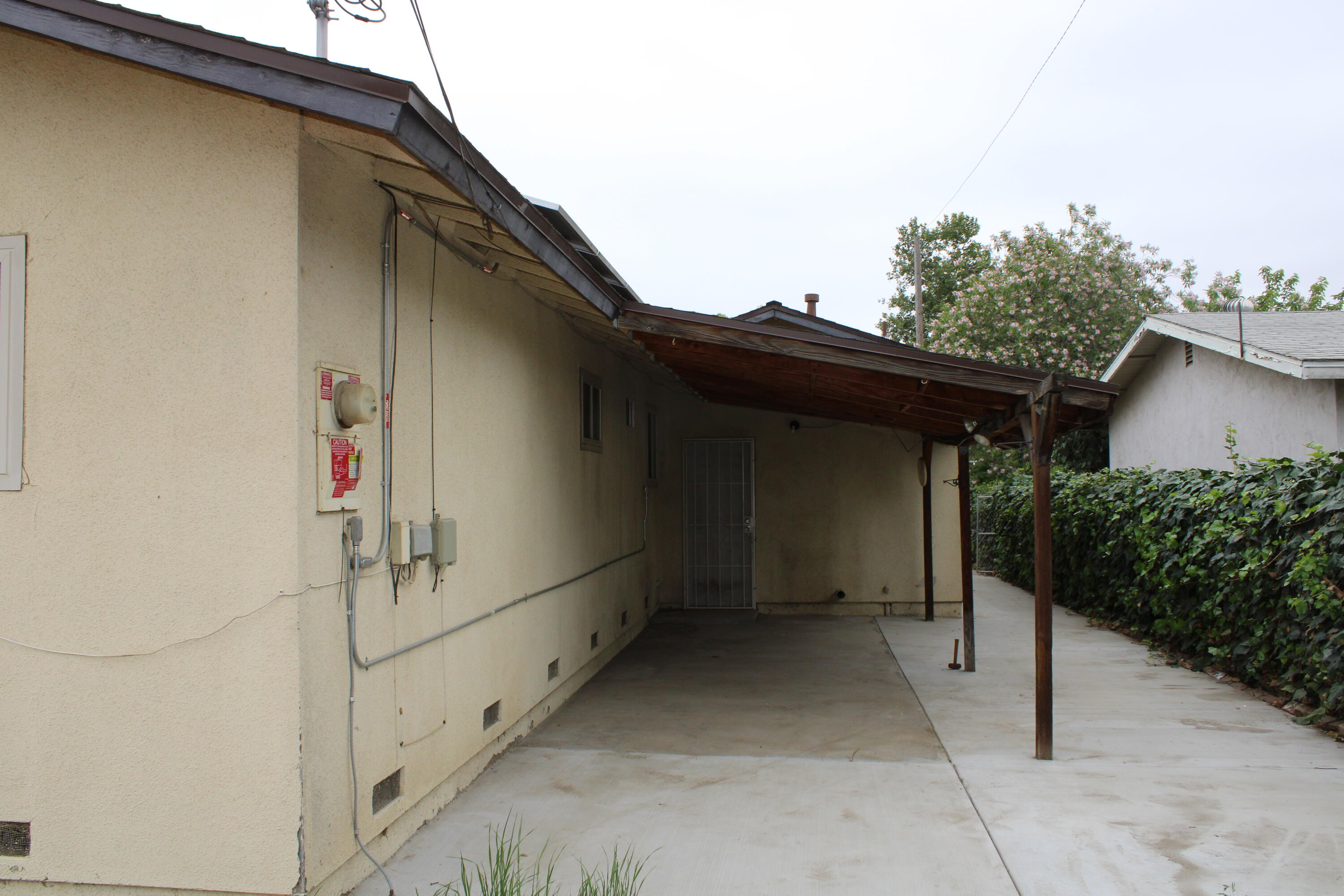 517 South R Street Tulare, CA 93274 - Photo 21 of 21 a view of entryway