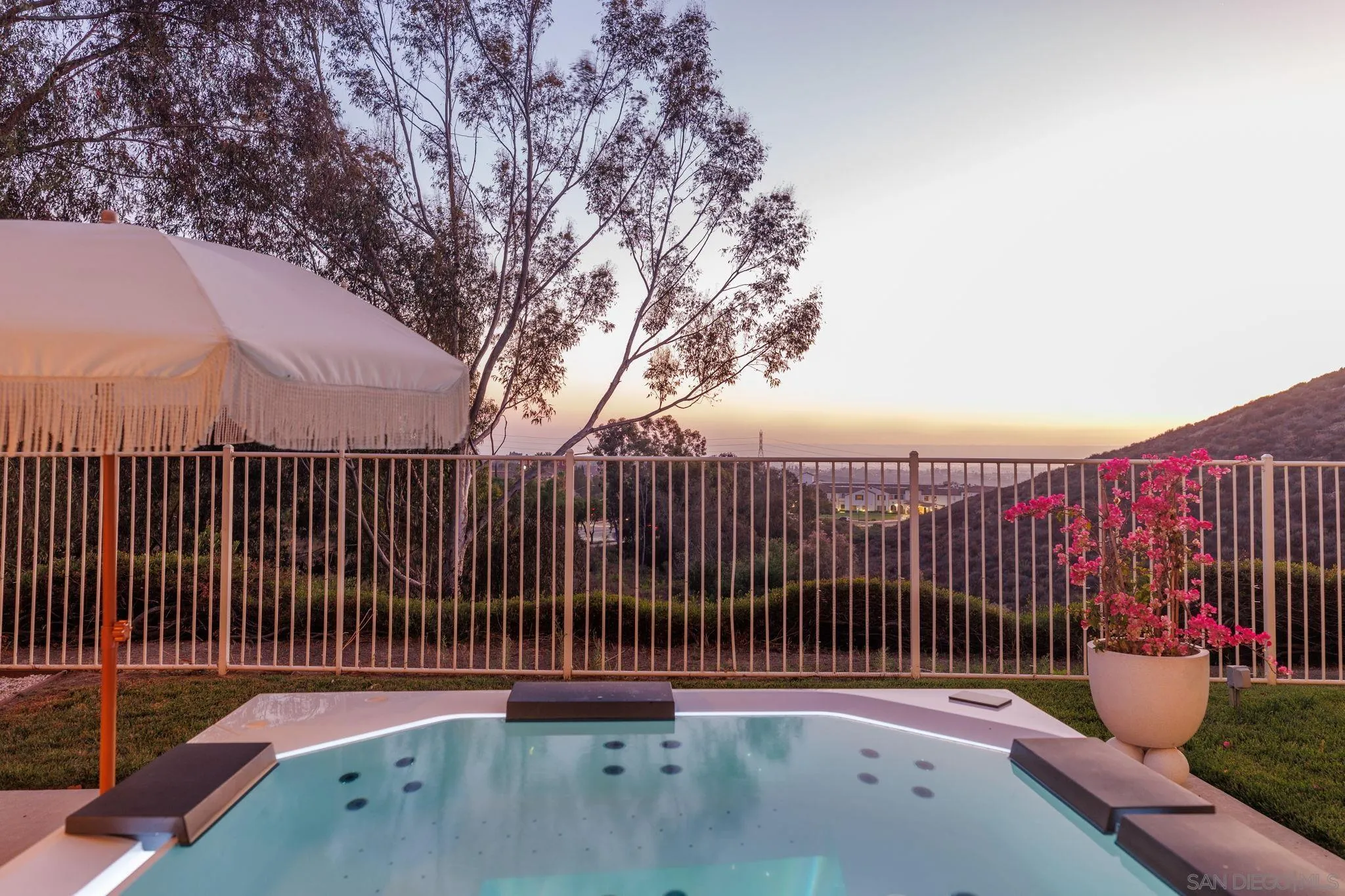 2421 Crooked Trail Road Chula Vista, CA 91914 - Photo 24 of 35 Swimming Pool/Hot Tub/Sauna