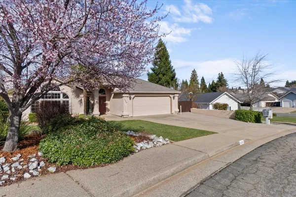 $580,000 | 1426 Gladstone Court, Redding, CA 96001