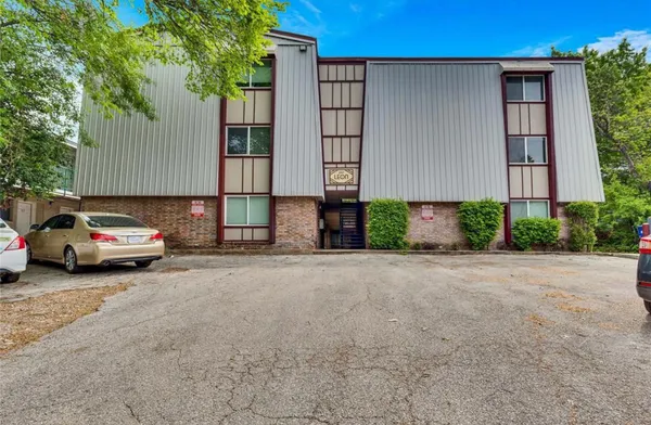 $2,300 | 2207 Leon Street, Unit 209, Austin, TX 78705