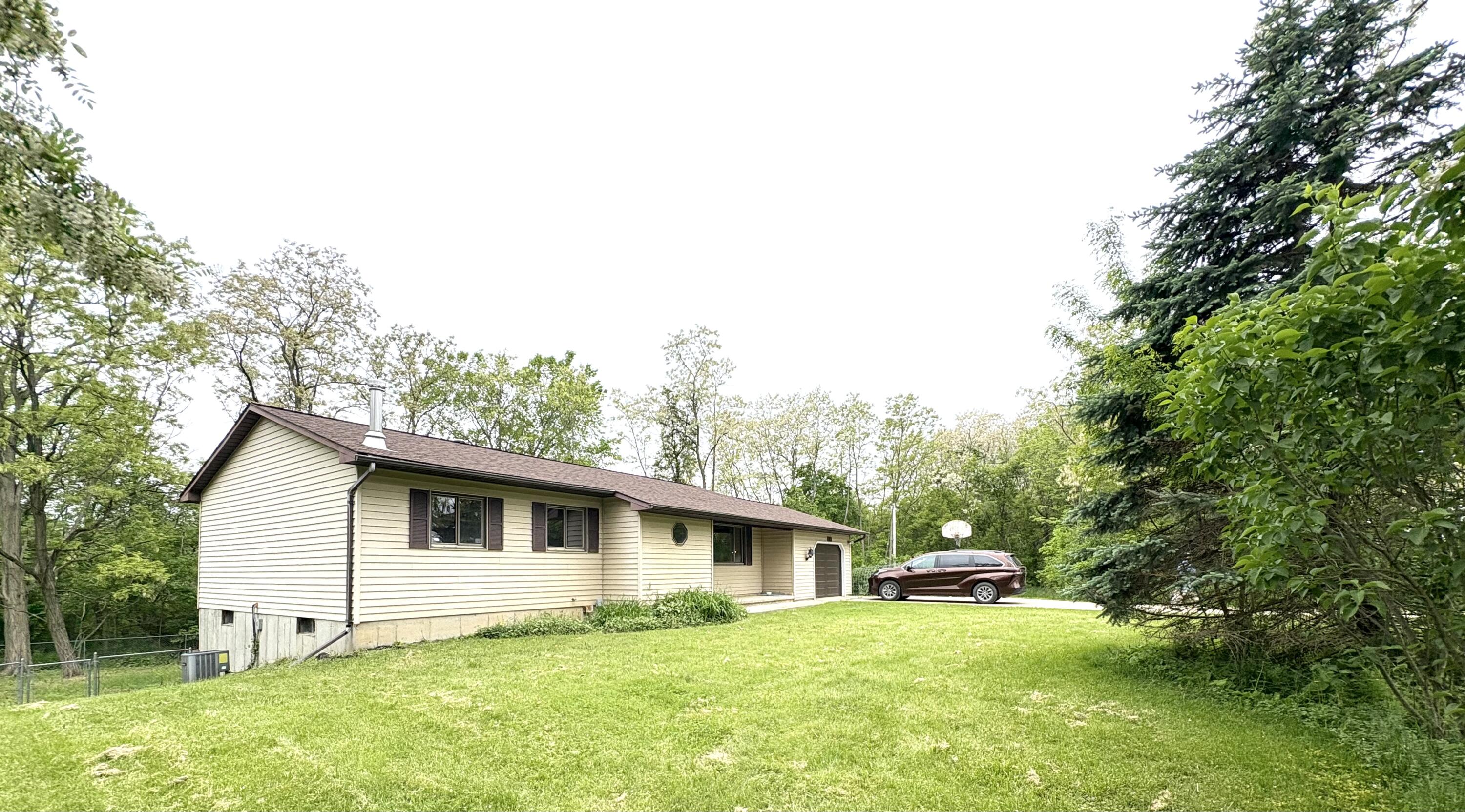 2122 Houser Road Holly, MI 48442 - Photo 3 of 42 IMG_1405
