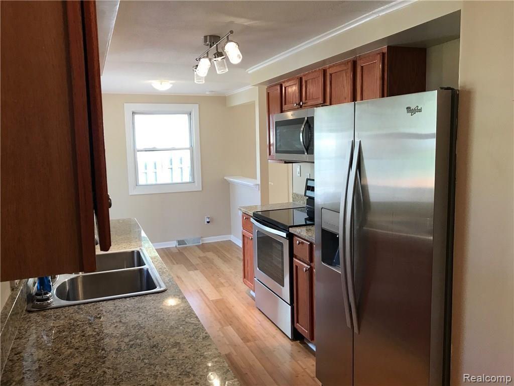 622 Snyder Road Highland, MI 48357 - Photo 7 of 17 2F3D7E41-6116-499F-AAB0-F688CC86CCFB.jpeg
