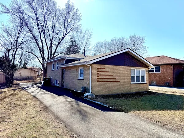 $179,900 | 2217 West 156th Place, Markham, IL 60426