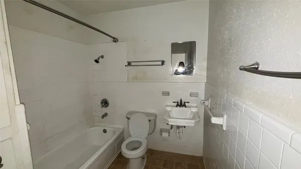 $1,250 | 4921 Crawford Street, Unit 19, Houston, TX 77004
