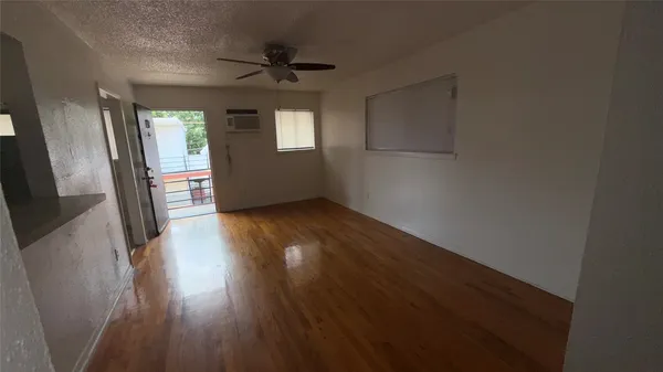 $1,250 | 4921 Crawford Street, Unit 19, Houston, TX 77004