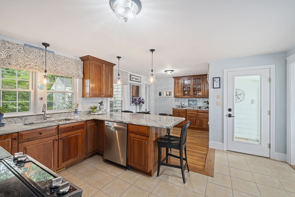 11 Boles Road Marshfield, MA 02050 - Photo 8 of 39