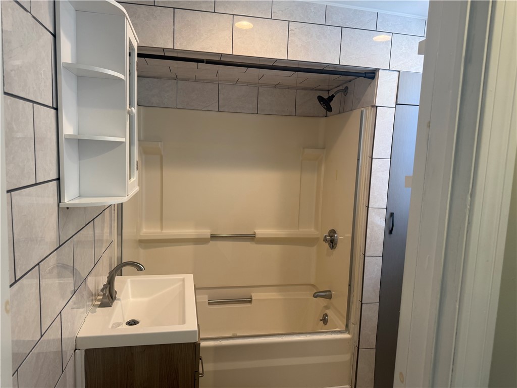 69 Clews Street Pawtucket, RI 02861 - Photo 12 of 21