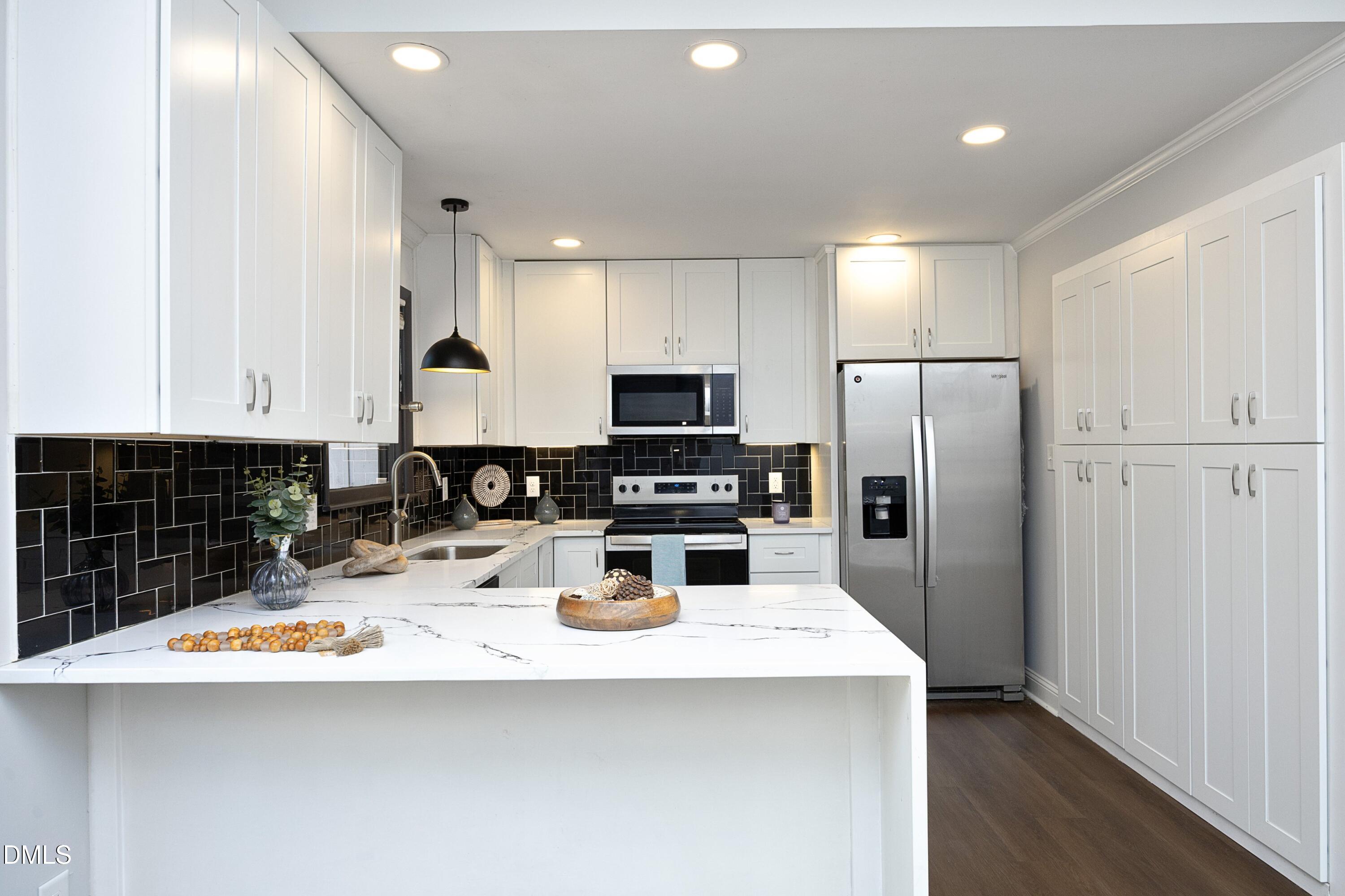1122 Shadyside Drive Raleigh, NC 27612 - Photo 19 of 48 14Kitchen