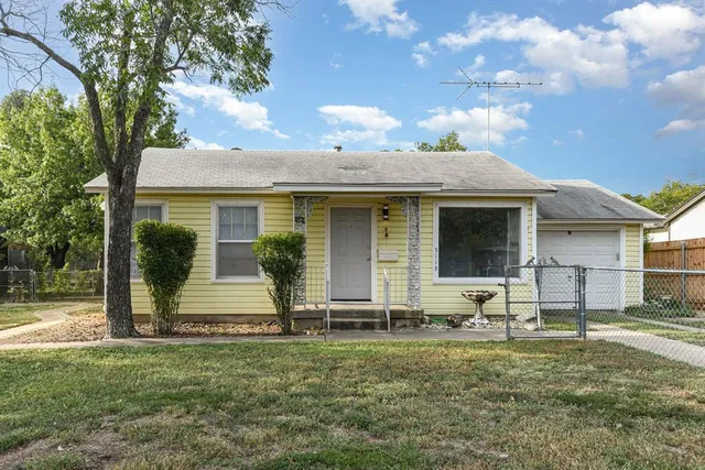 a front view of house with yard