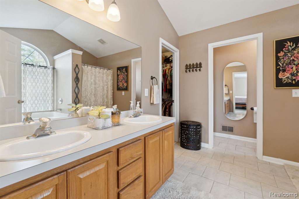 2785 Laurel Ridge Lane Howell, MI 48843 - Photo 26 of 53 Gallery Image 26