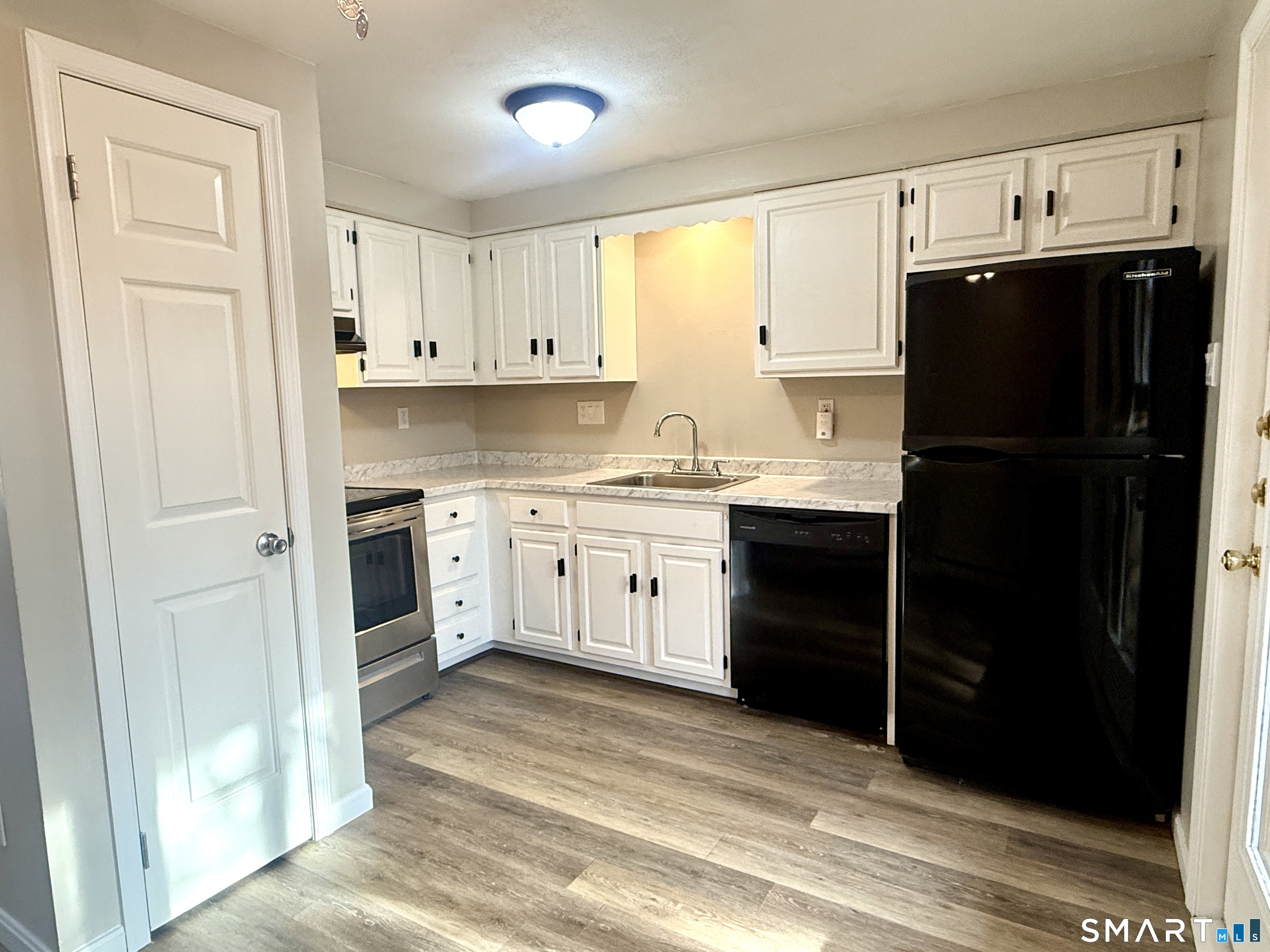 73 Cedar Street, Unit B4 Norwich, CT 06360 - Photo 9 of 25