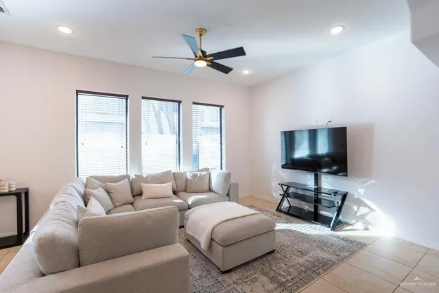 $2,500 | 808 South 5th Street, McAllen, TX 78501