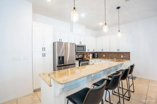 $2,500 | 808 South 5th Street, McAllen, TX 78501