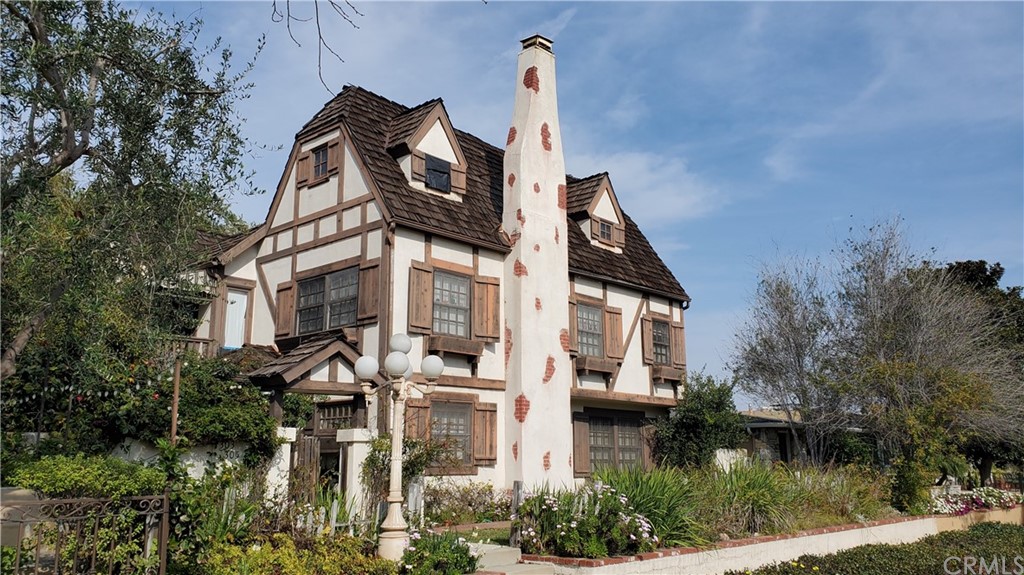 305 Fernleaf Avenue Corona del Mar, CA 92625 - Photo 2 of 9