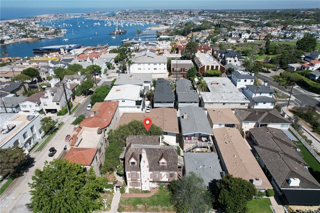 305 Fernleaf Avenue Corona del Mar, CA 92625 - Photo 3 of 9