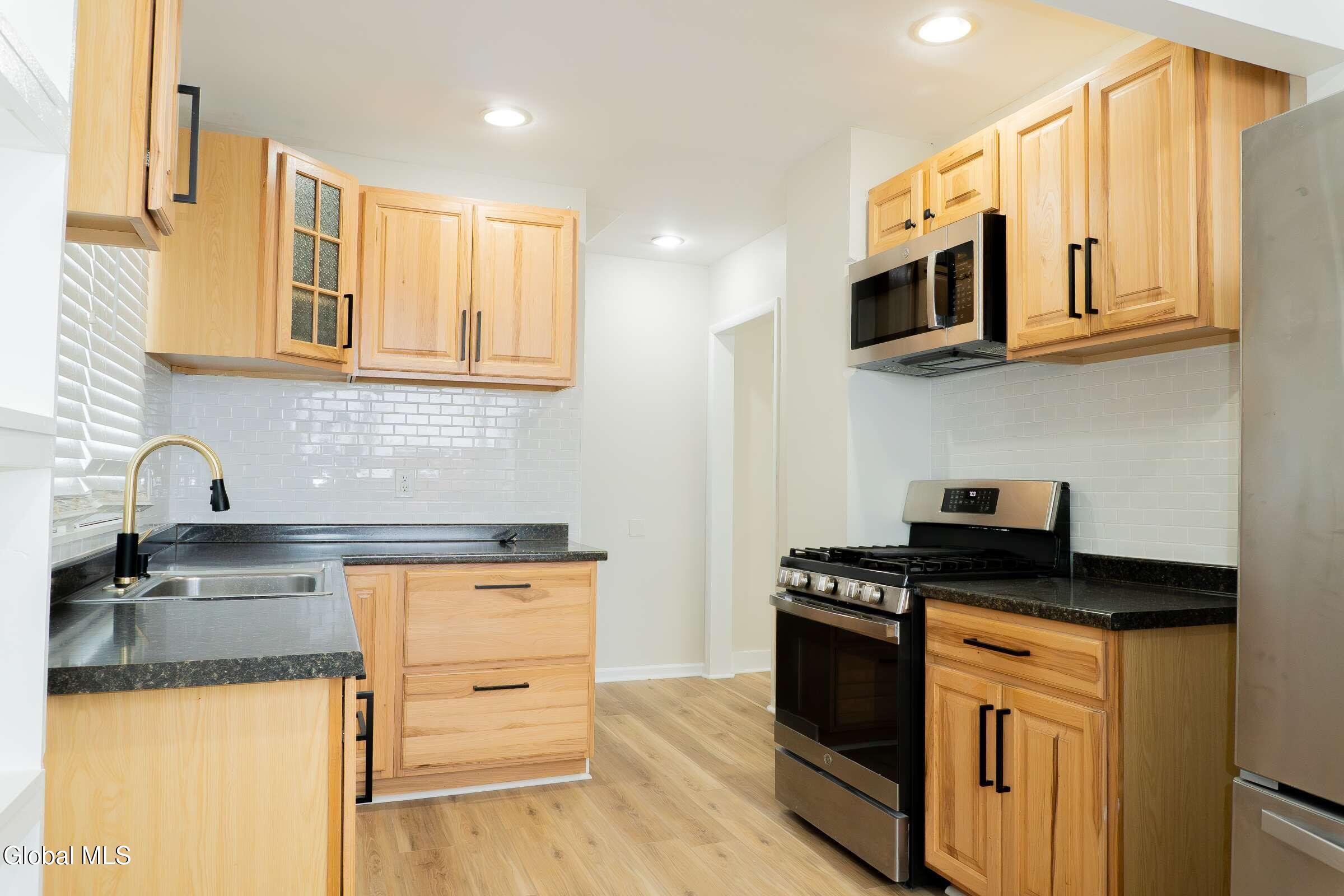 577 Ontario Street Schenectady, NY 12306 - Photo 12 of 34 13