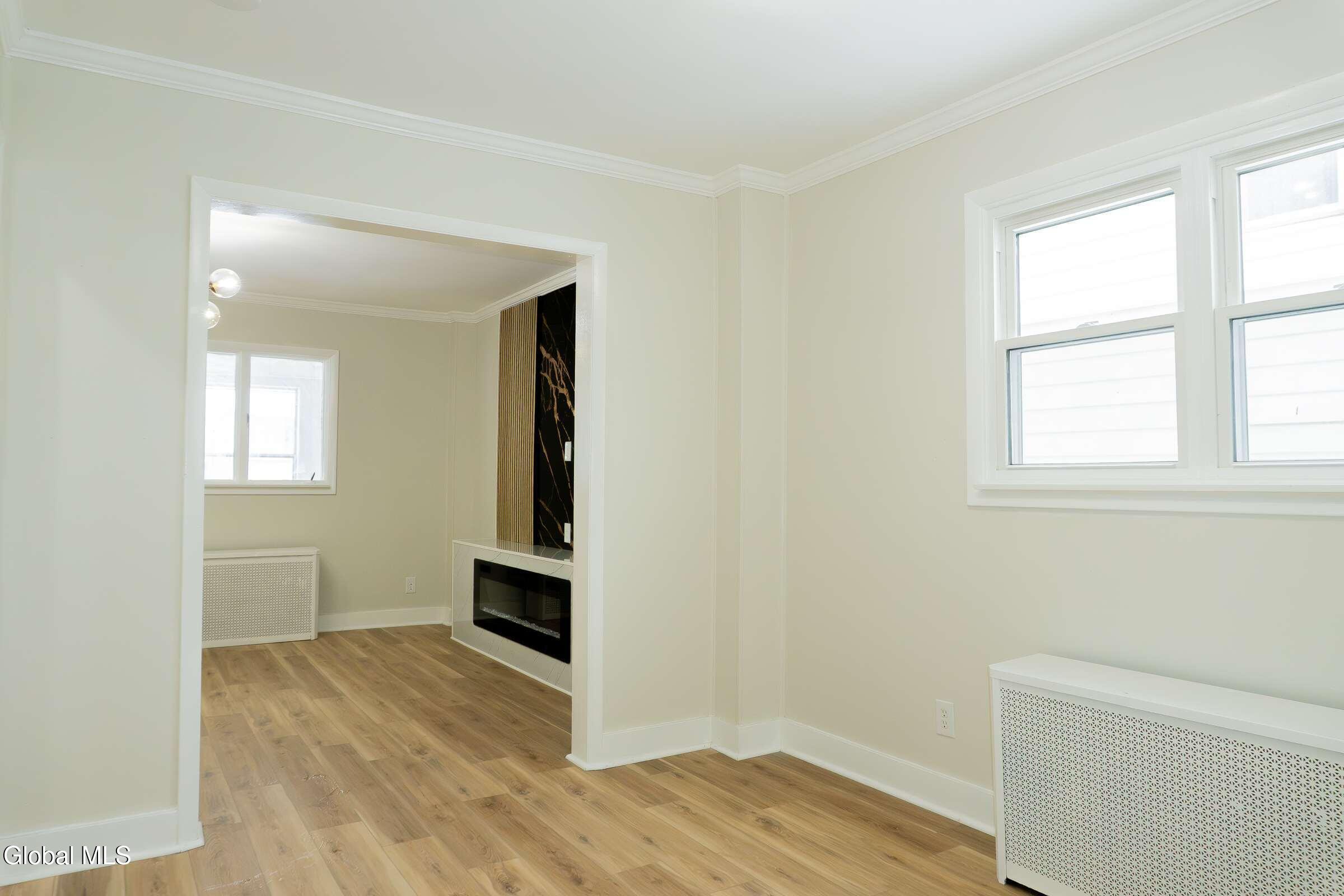 577 Ontario Street Schenectady, NY 12306 - Photo 7 of 34 7