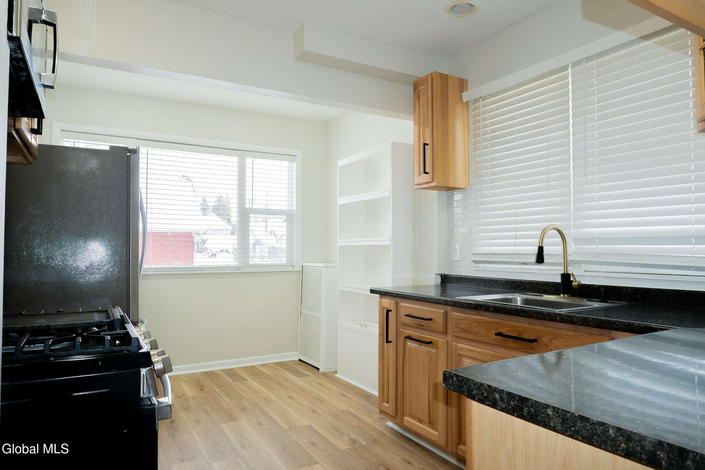 577 Ontario Street Schenectady, NY 12306 - Photo 10 of 34 11