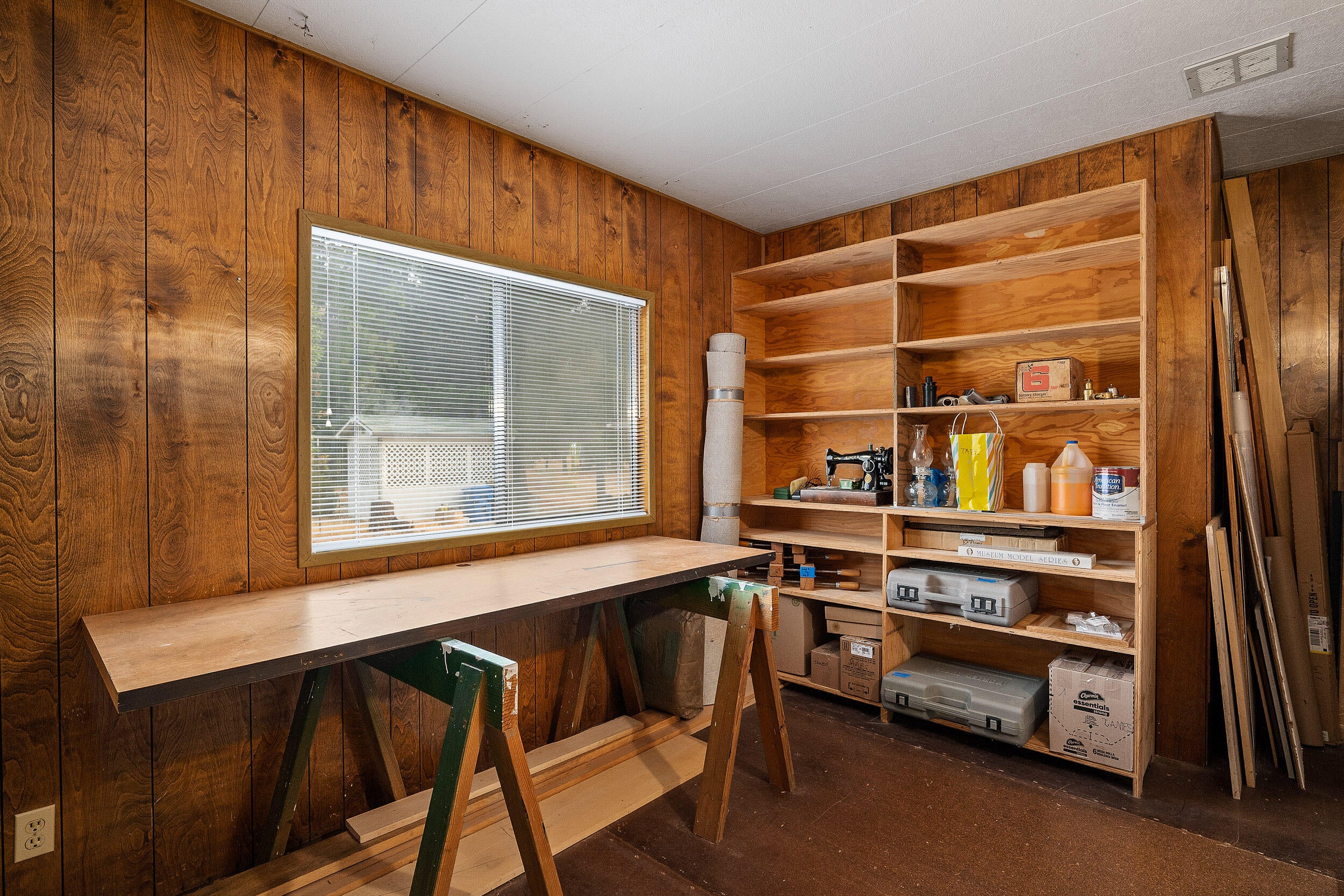 190 Martin Road Cave Junction, OR 97523 - Photo 23 of 43 Hobby Room