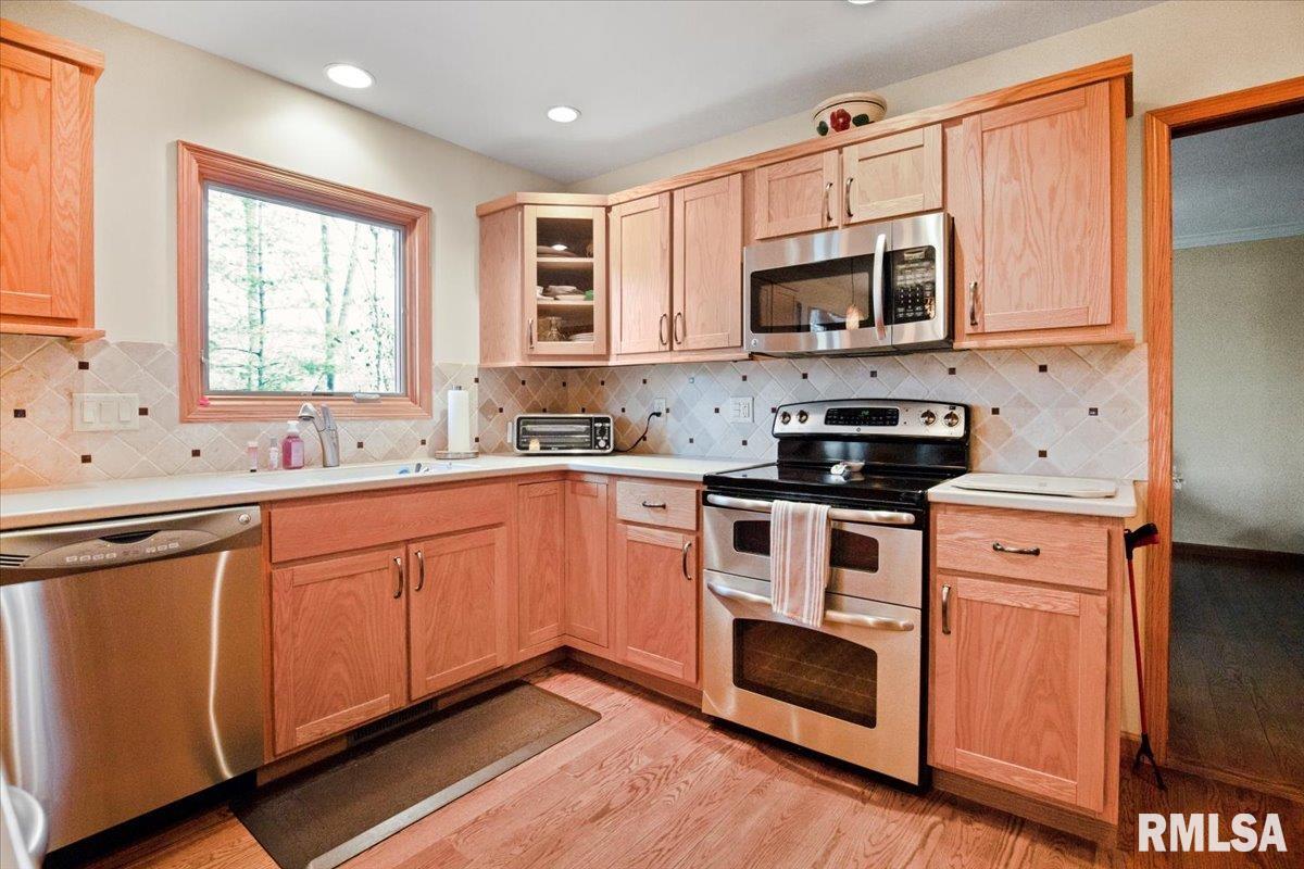 3709 West Bluffs Road Springfield, IL 62711 - Photo 5 of 35