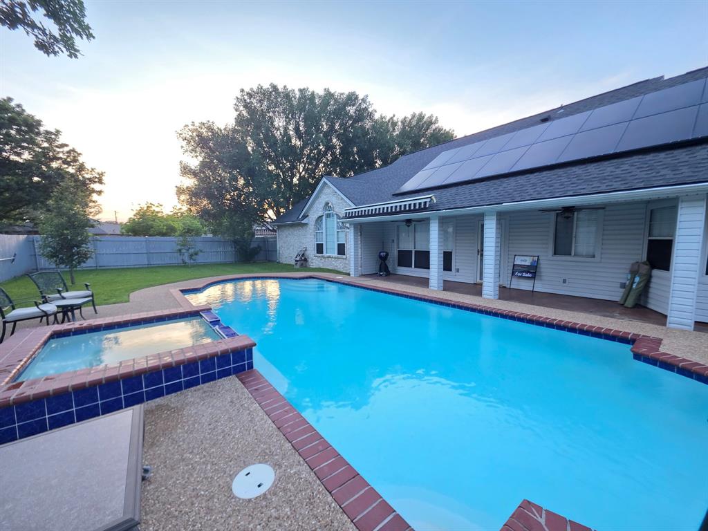 520 Red River Road Belton, TX 76513 - Photo 33 of 36 Backyard oasis featuring a sparkling inground pool and integrated spa with blue and brick-tone tile accents