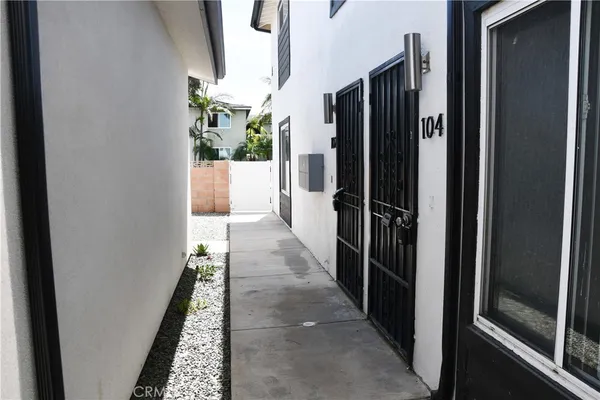 $3,195 | 994 Valencia Street, Unit 104, Costa Mesa, CA 92626