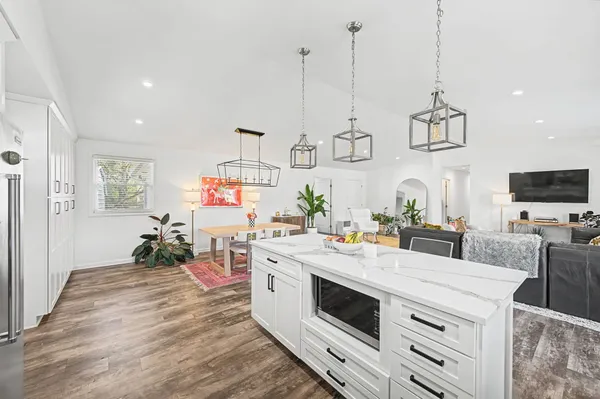 $719,000 | 900 Neuhoff Lane, Nashville, TN 37205