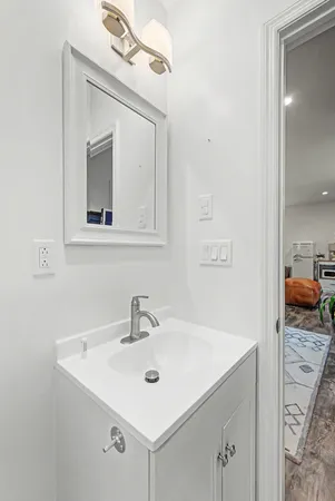 $719,000 | 900 Neuhoff Lane, Nashville, TN 37205