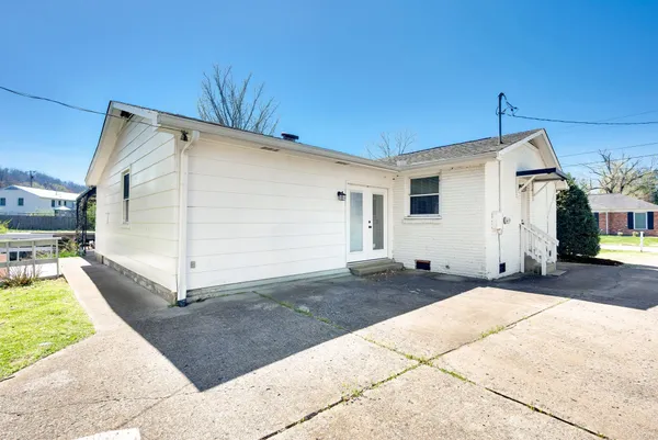$719,000 | 900 Neuhoff Lane, Nashville, TN 37205