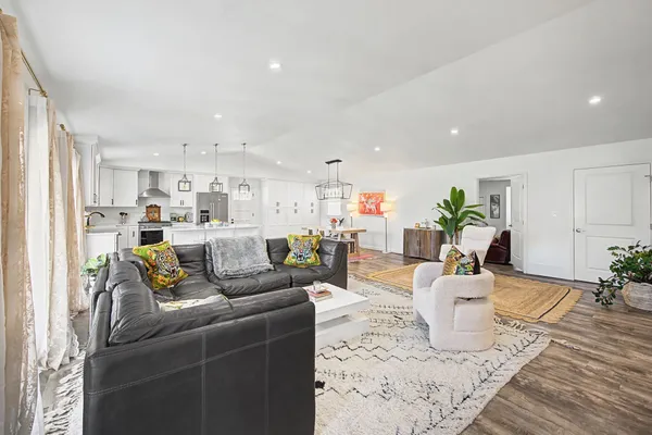 $719,000 | 900 Neuhoff Lane, Nashville, TN 37205