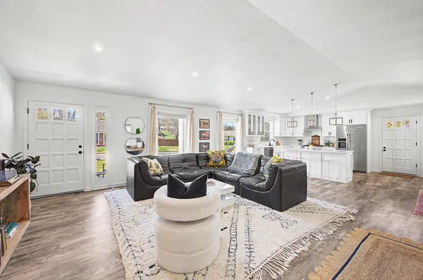 $719,000 | 900 Neuhoff Lane, Nashville, TN 37205