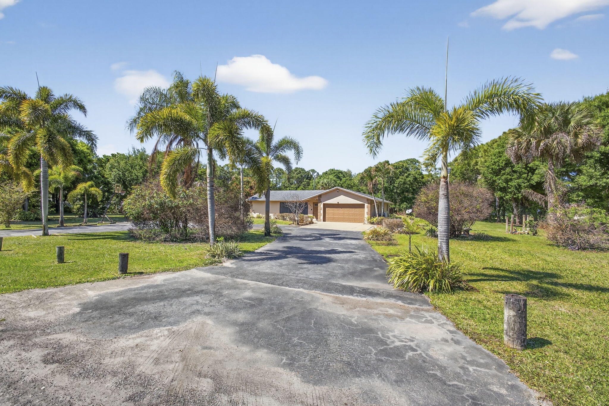 a view of a house with swimming pool and a yard