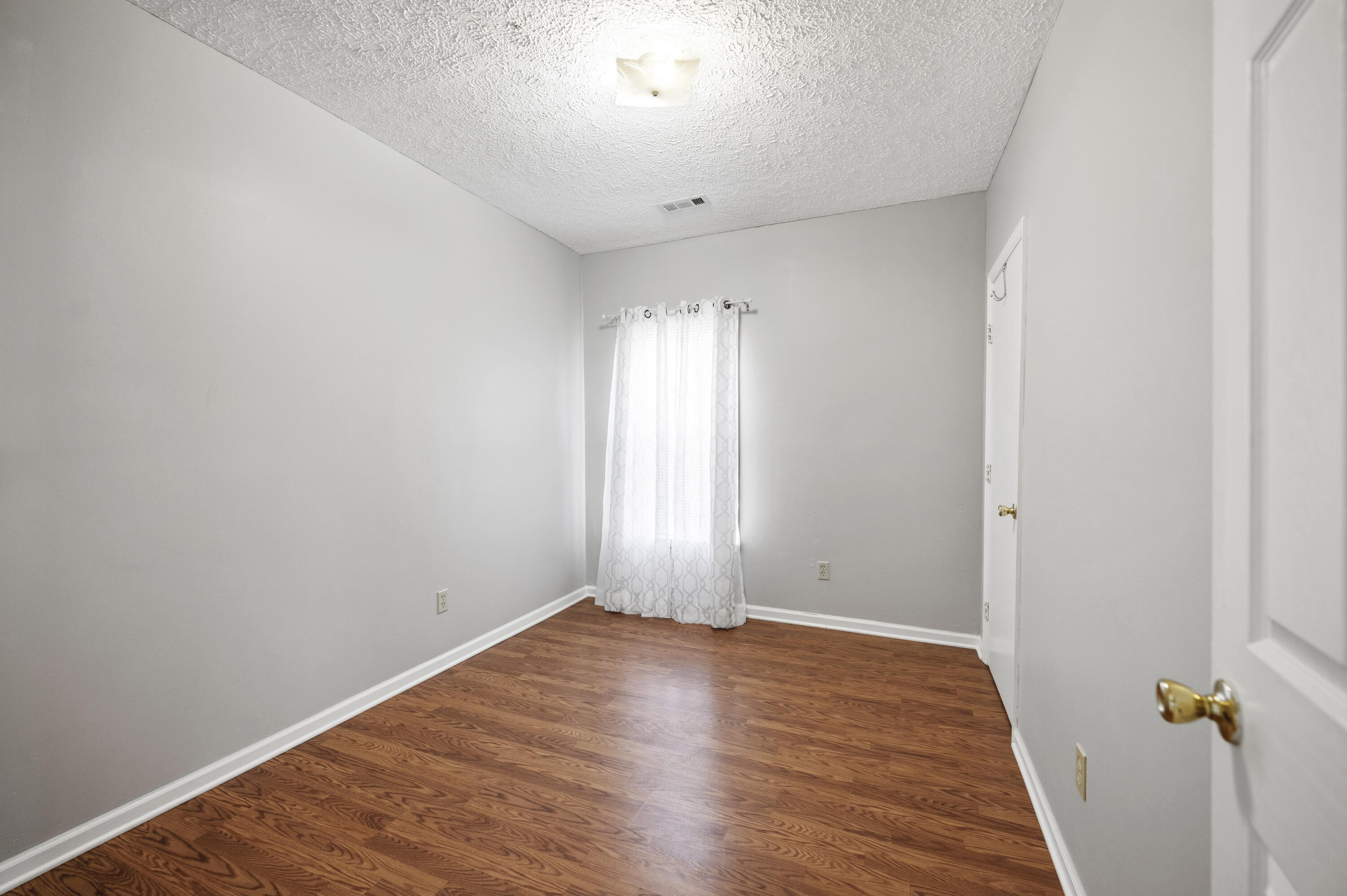 1210 South Irvine Road Irvine, KY 40336 - Photo 14 of 27 20260420-1210-S-Irvine-Rd-fh-059
