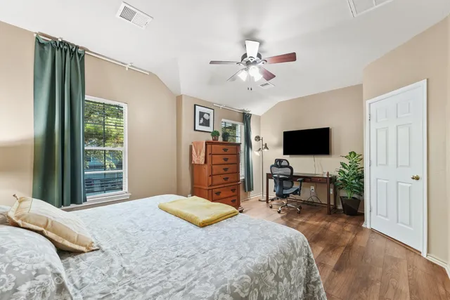 $2,400 | 195 South Walden Elms Circle, The Woodlands, TX 77382